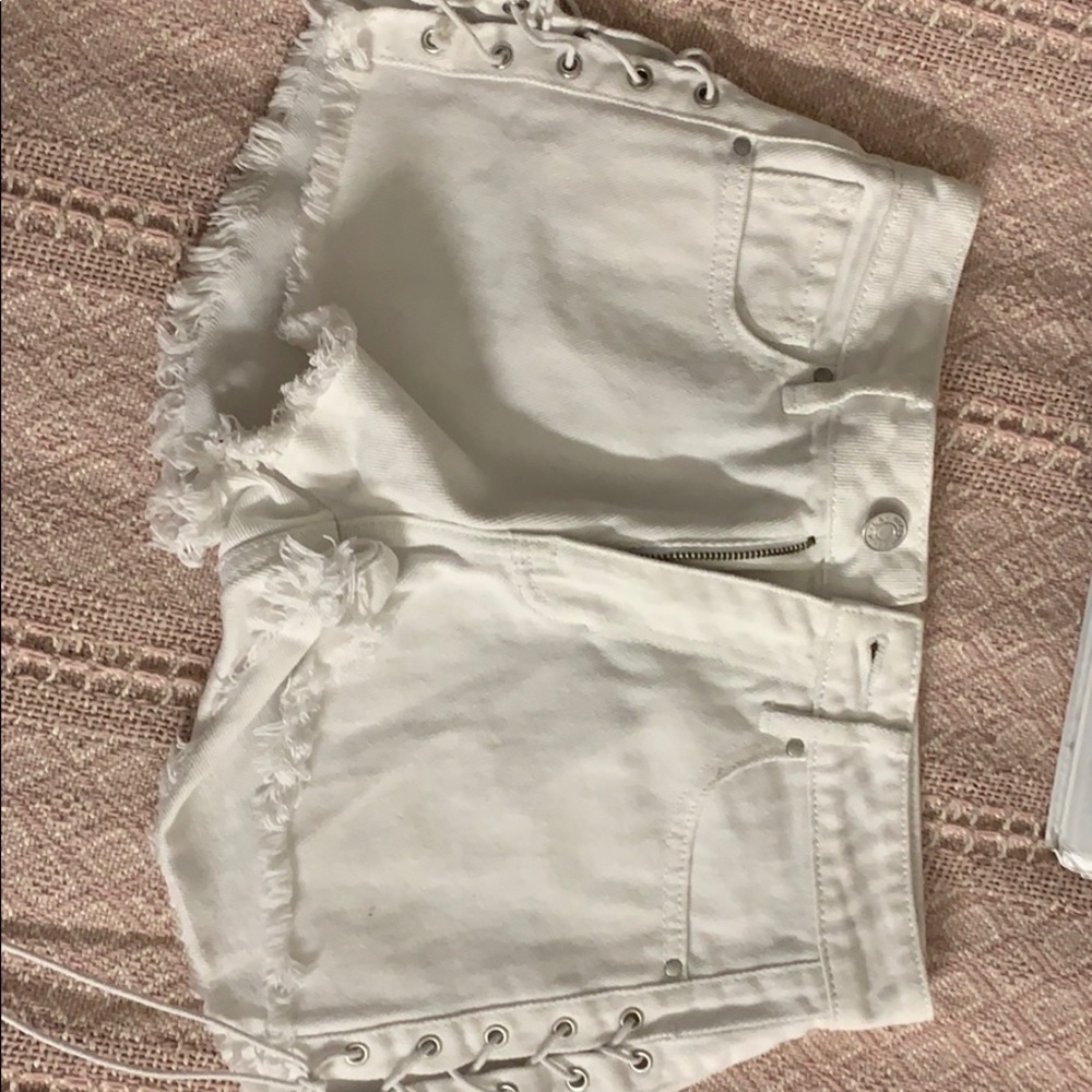 ❌SOLD❌White side tie jean high rise shorts